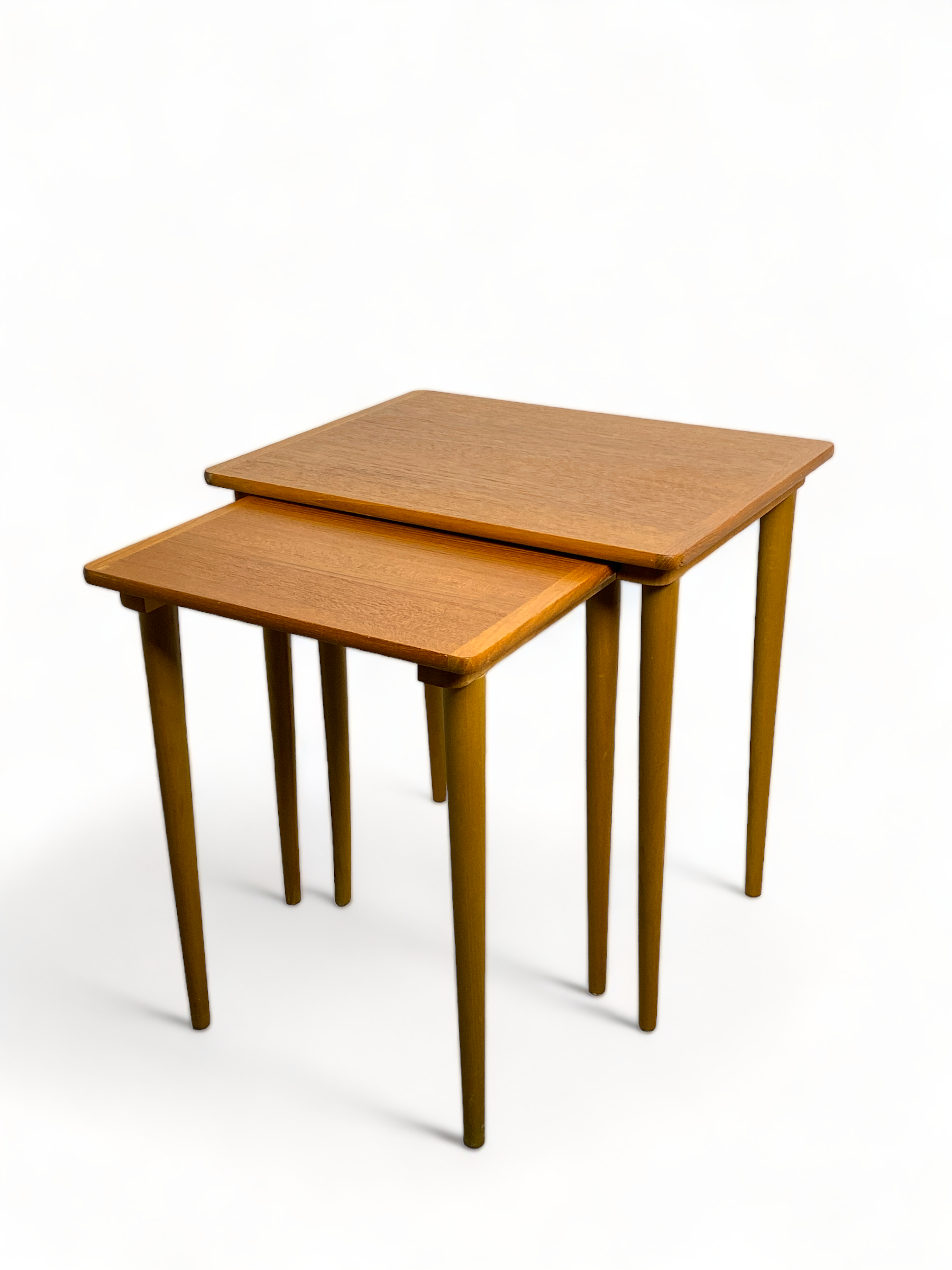 Vintage bijzettafels als set uit Scandinavië