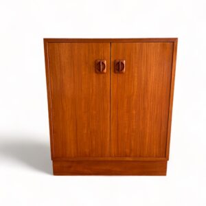 Vintage dressoir | kastje met 2 deurtjes