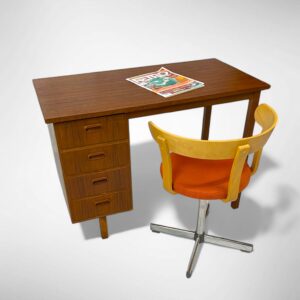Compact vintage bureautje – perfect voor op de slaapkamer